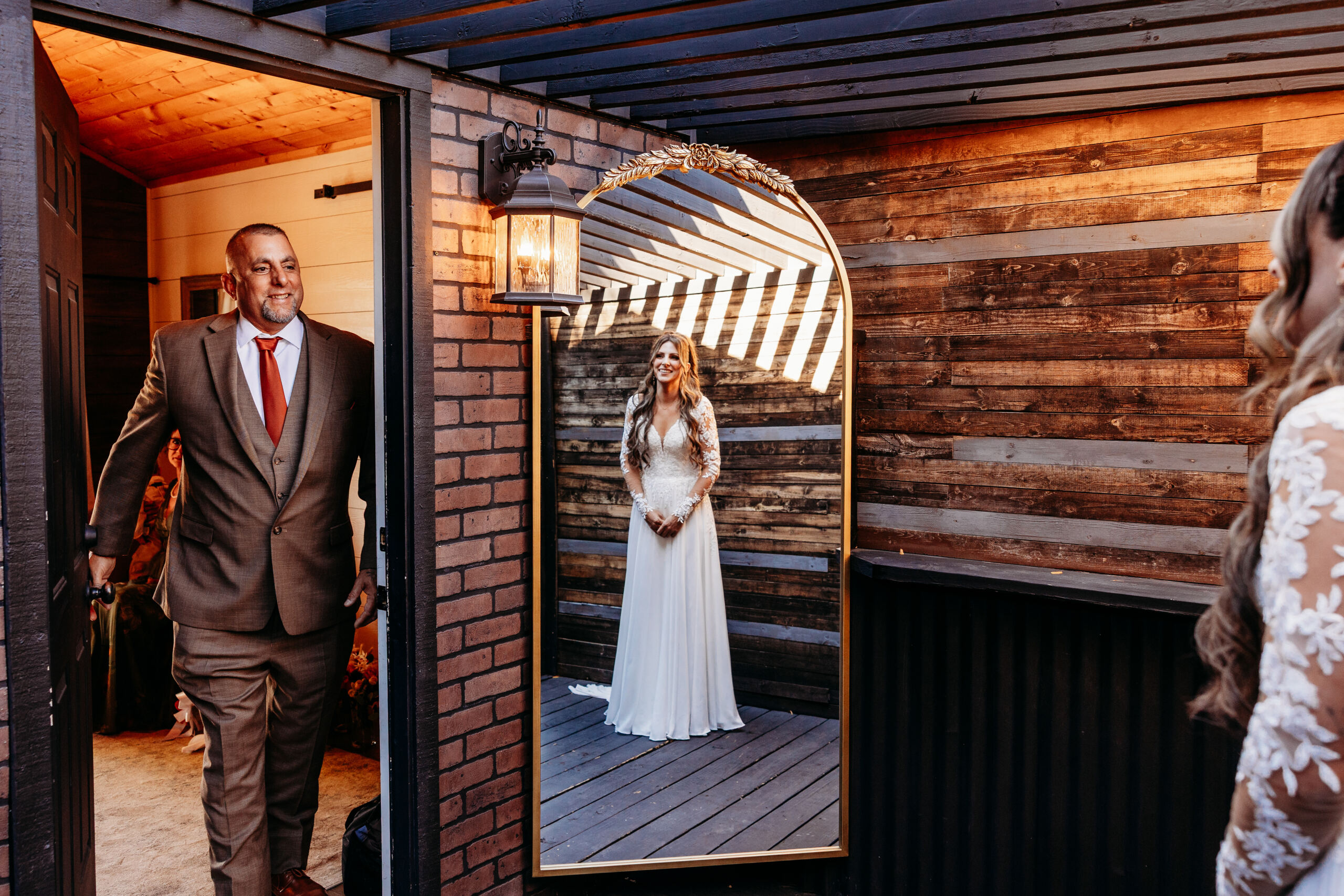 First look With dad at your wedding